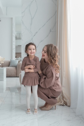 温馨家居母女亲子照图片